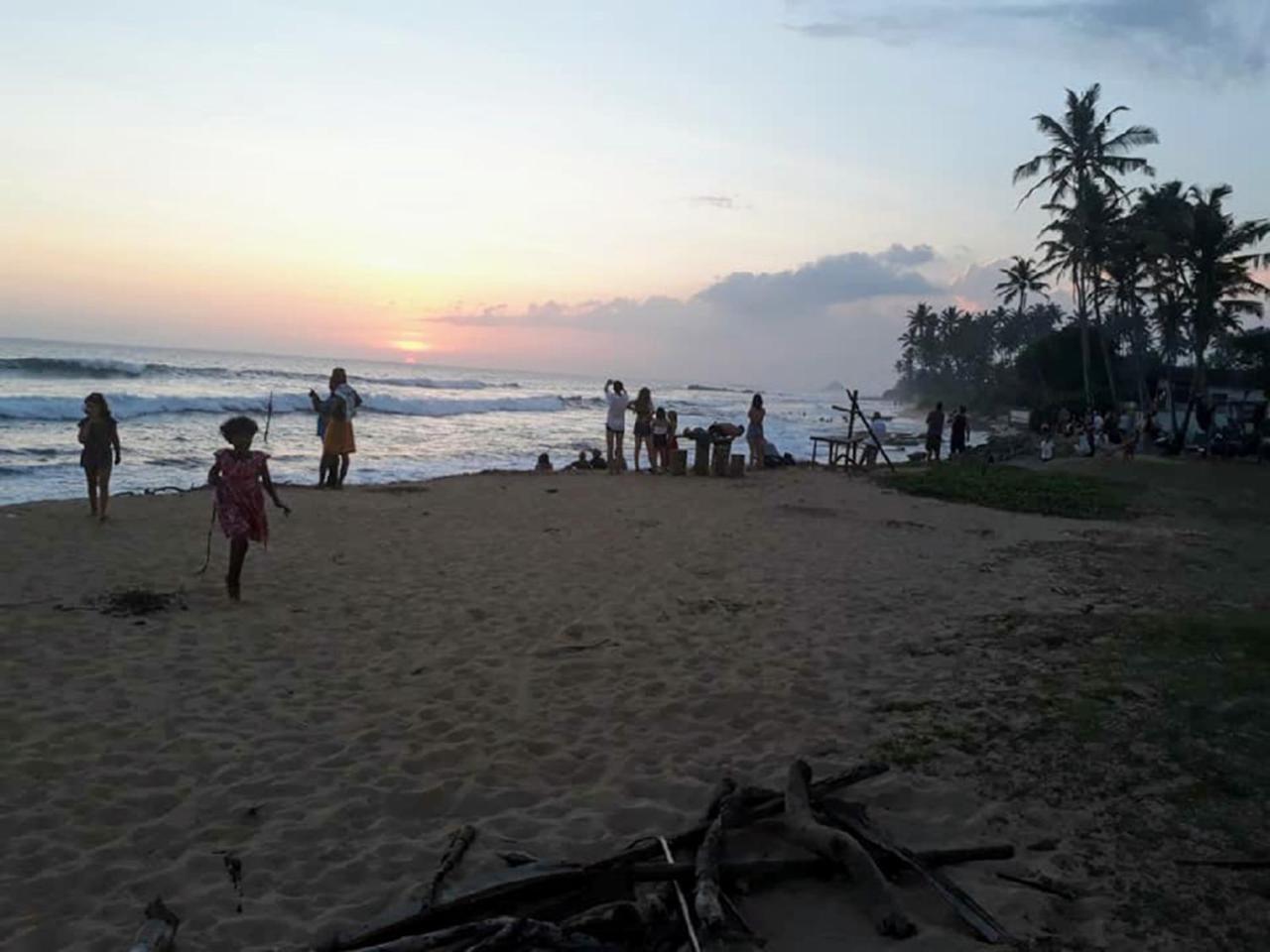 Surfing Life Ahangama Exterior foto